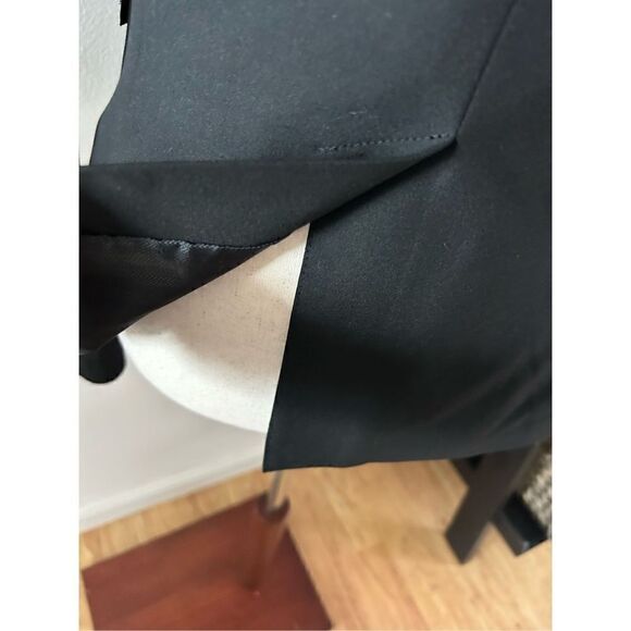 The limited black blazer size 4 - Picture 4 of 5